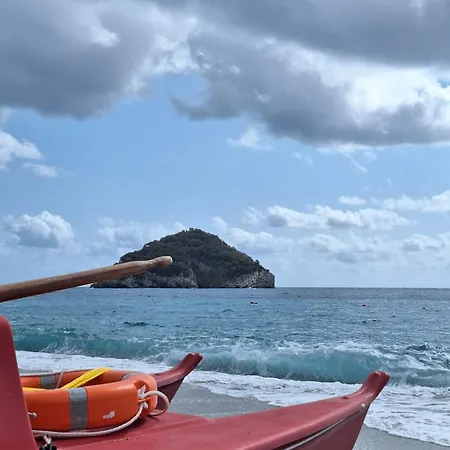 Casada - Ampio Con Vista Mare Nel Cuore Di Apartament