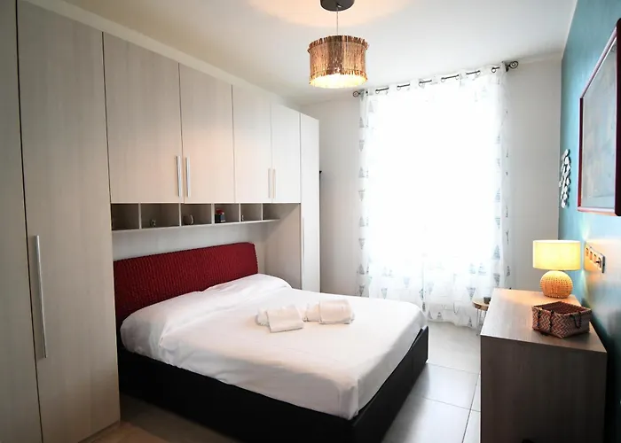 Lejlighed Casada - Ampio Con Vista Mare Nel Cuore Di Vado Ligure